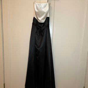 Elegant Color Block Black Tie Strapless Gown